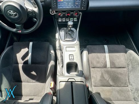 Used 2025 Toyota GR86 Premium w/ ALL Weather Mat Package (TMS) RWD image 27