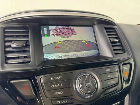 Used 2020 Nissan Pathfinder S FWD image 18