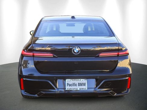 Used 2025 BMW 750e xDrive w/ Premium Package image 5