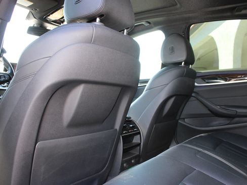 Used 2019 BMW 530e w/ Premium Package RWD image 10