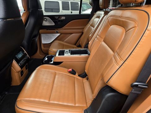 Used 2020 Lincoln Aviator Black Label w/ Class IV Trailer Tow Package AWD/4WD image 21