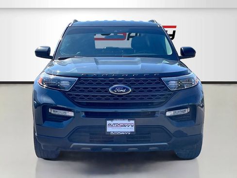 Used 2023 Ford Explorer XLT w/ Equipment Group 202A RWD image 2
