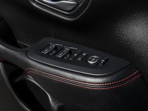 Used 2025 Honda HR-V Sport image 12