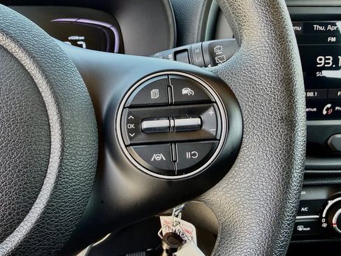 Used 2025 Kia Soul LX FWD image 29