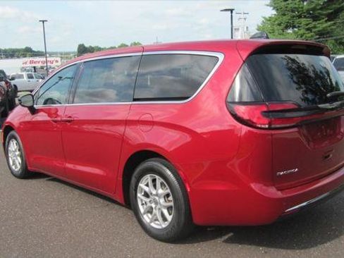 Certified 2025 Chrysler Pacifica Select FWD image 4