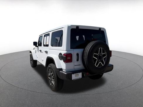 Used 2025 Jeep Wrangler Unlimited Sahara AWD/4WD image 11