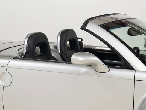 Used 2004 Chevrolet SSR w/ Preferred Equipment Group image 16