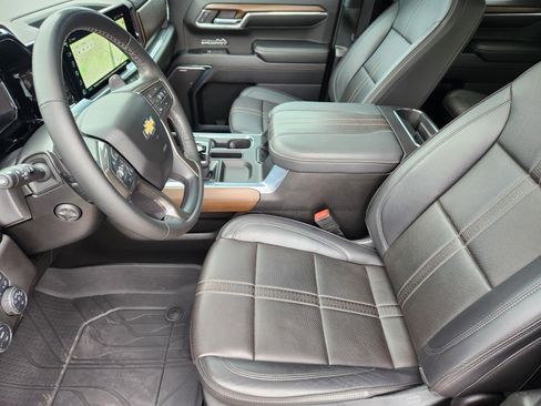Used 2024 Chevrolet Silverado 1500 High Country w/ High Country Premium Package AWD/4WD image 11