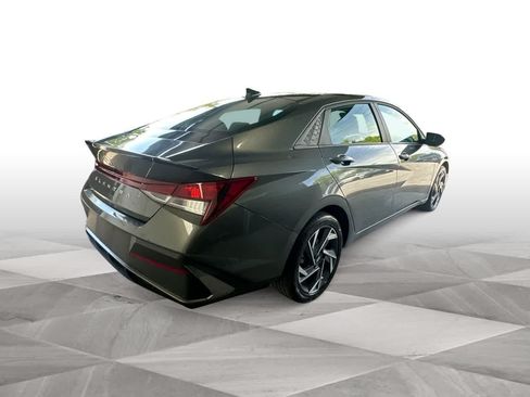 Used 2025 Hyundai Elantra Sport FWD image 8