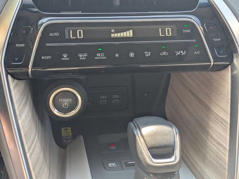 Certified 2024 Toyota Venza Limited AWD/4WD image 20