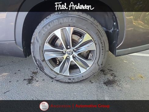 Used 2022 Toyota Highlander XLE FWD image 8