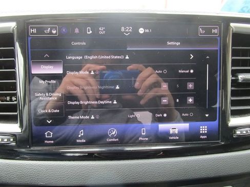 Used 2023 Chrysler Pacifica Touring-L FWD image 28