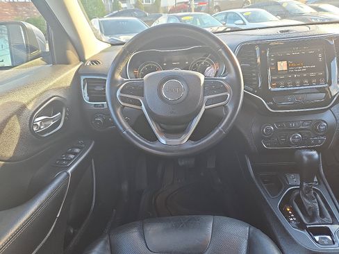 Used 2019 Jeep Cherokee Limited image 11
