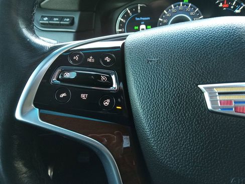 Used 2020 Cadillac Escalade Luxury w/ LPO, Radiant Package image 18