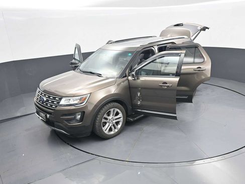 Used 2016 Ford Explorer XLT w/ Equipment Group 202A AWD/4WD image 44