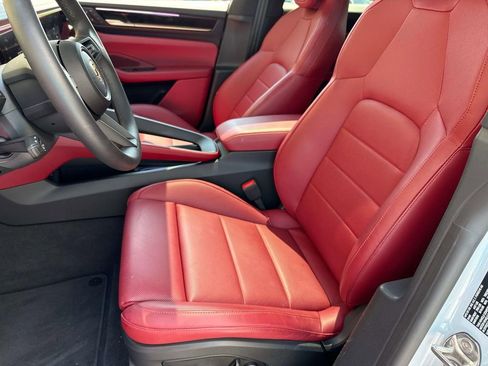 Used 2024 Porsche Macan 4 Electric image 12