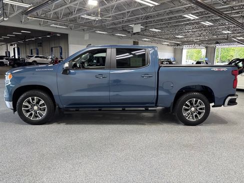 Used 2024 Chevrolet Silverado 1500 LT AWD/4WD image 4