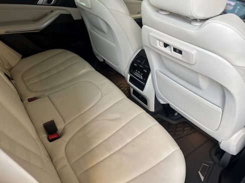 Used 2019 BMW X5 xDrive40i w/ M Sport Package AWD/4WD image 17