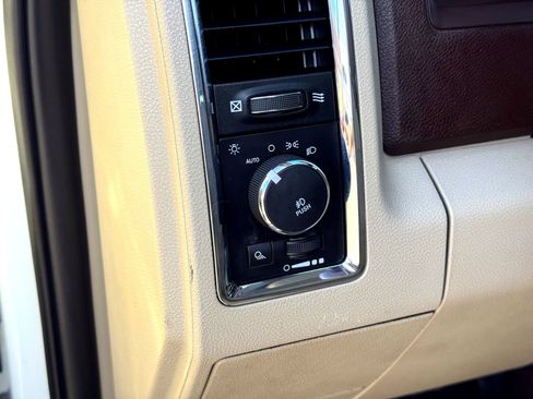 Used 2016 RAM 1500 Laramie w/ Convenience Group image 14