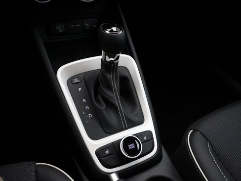 New 2025 Hyundai Venue Limited image 39