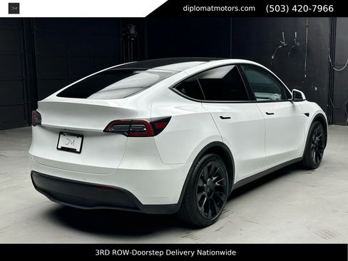 Used 2022 Tesla Model Y Long Range image 5