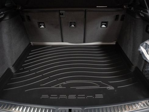 Used 2024 Porsche Macan S image 10