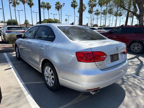 Used 2013 Volkswagen Jetta SE FWD image 4
