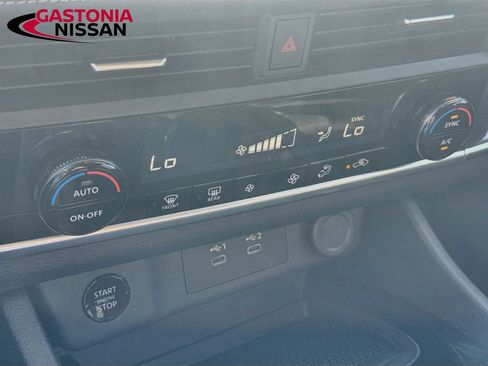 Used 2025 Nissan Rogue SV AWD/4WD image 19