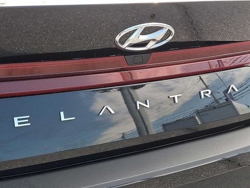 Used 2023 Hyundai Elantra SEL w/ Convenience Package FWD image 31