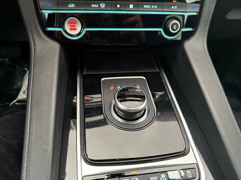 Used 2020 Jaguar F-PACE Prestige image 25