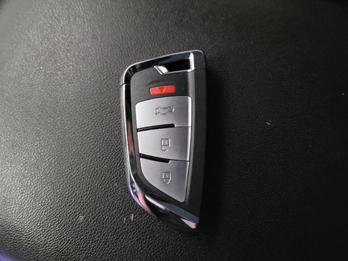 Used 2018 Chevrolet Equinox LT FWD image 32