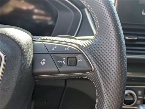 Used 2023 Audi SQ5 Prestige image 12