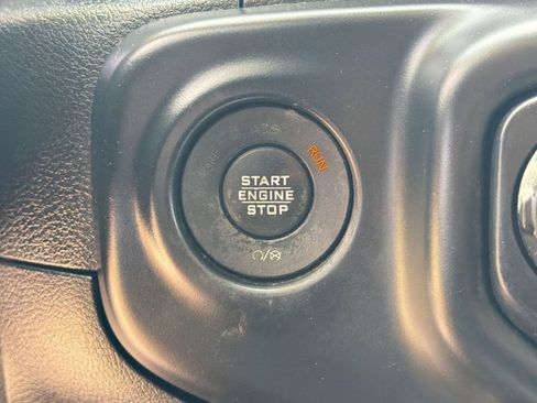 Used 2019 Jeep Wrangler Unlimited Sahara AWD/4WD image 25