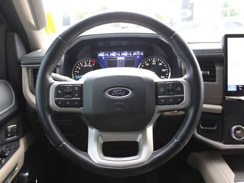 Used 2022 Ford Expedition Limited image 6