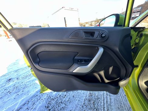 Used 2011 Ford Fiesta SE w/ 201A Rapid Spec Order Code image 16