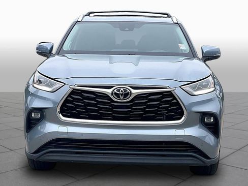 Used 2022 Toyota Highlander Limited FWD image 4