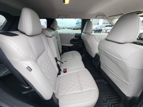 Used 2023 Mitsubishi Outlander SEL FWD image 13
