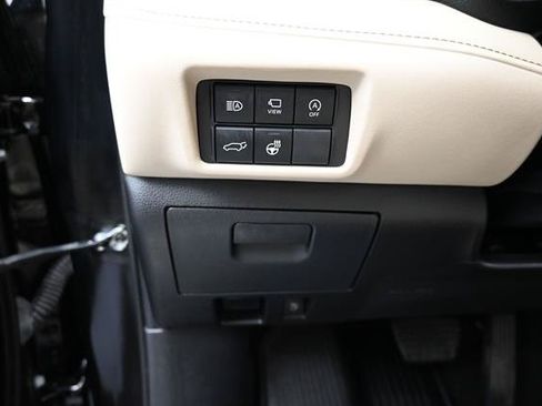 Certified 2024 Toyota Highlander Platinum FWD image 9