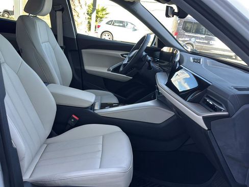 Used 2025 Audi Q5 Premium w/ Convenience Package image 13