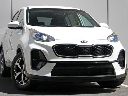 Used 2020 Kia Sportage LX FWD image 2