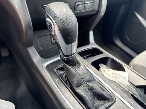 Used 2019 Ford Escape SE FWD image 17