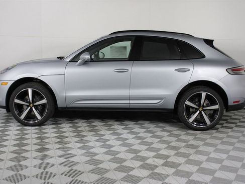 New 2026 Porsche Macan image 2