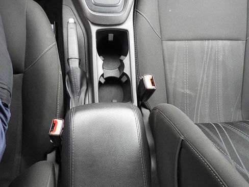 Used 2018 Ford Focus SE FWD image 37