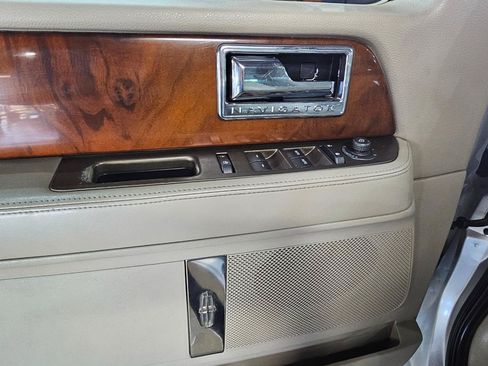 Used 2014 Lincoln Navigator 4WD image 33