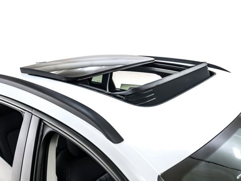 Used 2023 Audi e-tron Premium w/ Convenience Plus Package image 23