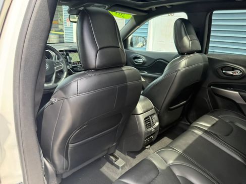 Used 2019 Jeep Cherokee High Altitude AWD/4WD image 37