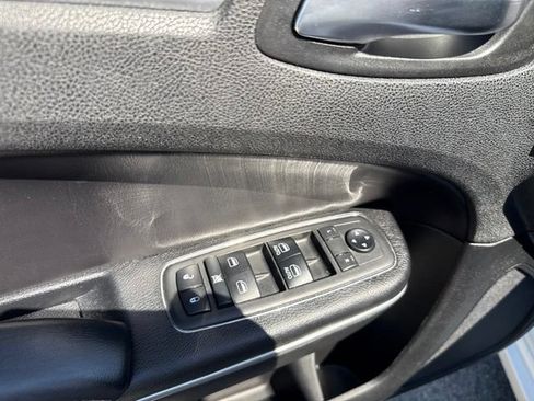 Used 2019 Chrysler 300 S RWD image 41