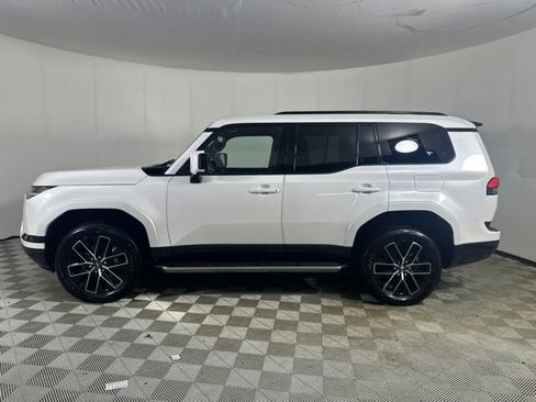 Used 2024 Lexus GX 550 w/ Accessory Package (2T) AWD/4WD image 4