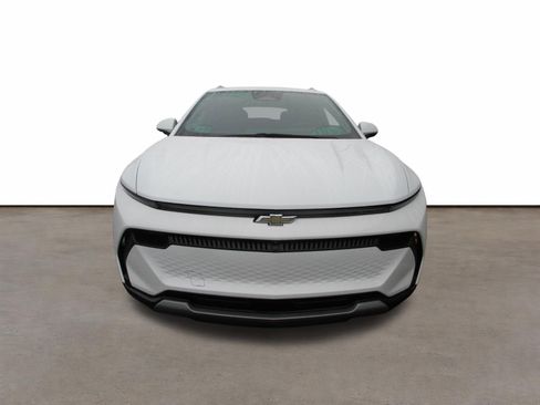 Used 2025 Chevrolet Equinox EV LT w/ Convenience Package image 8