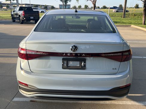 Certified 2026 Volkswagen Jetta SE w/ Black Wheel Package FWD image 8